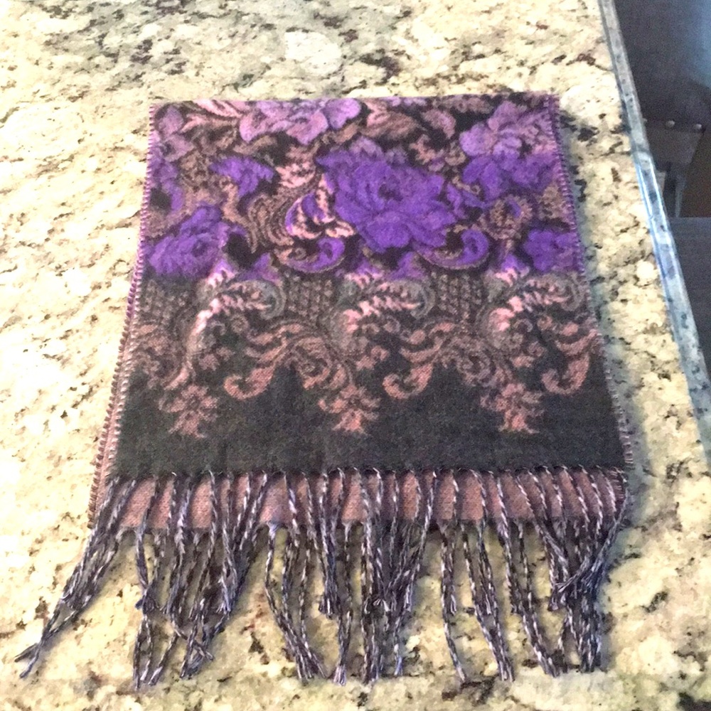 CROFT & BARROW Woman’s Black Purple Scarf